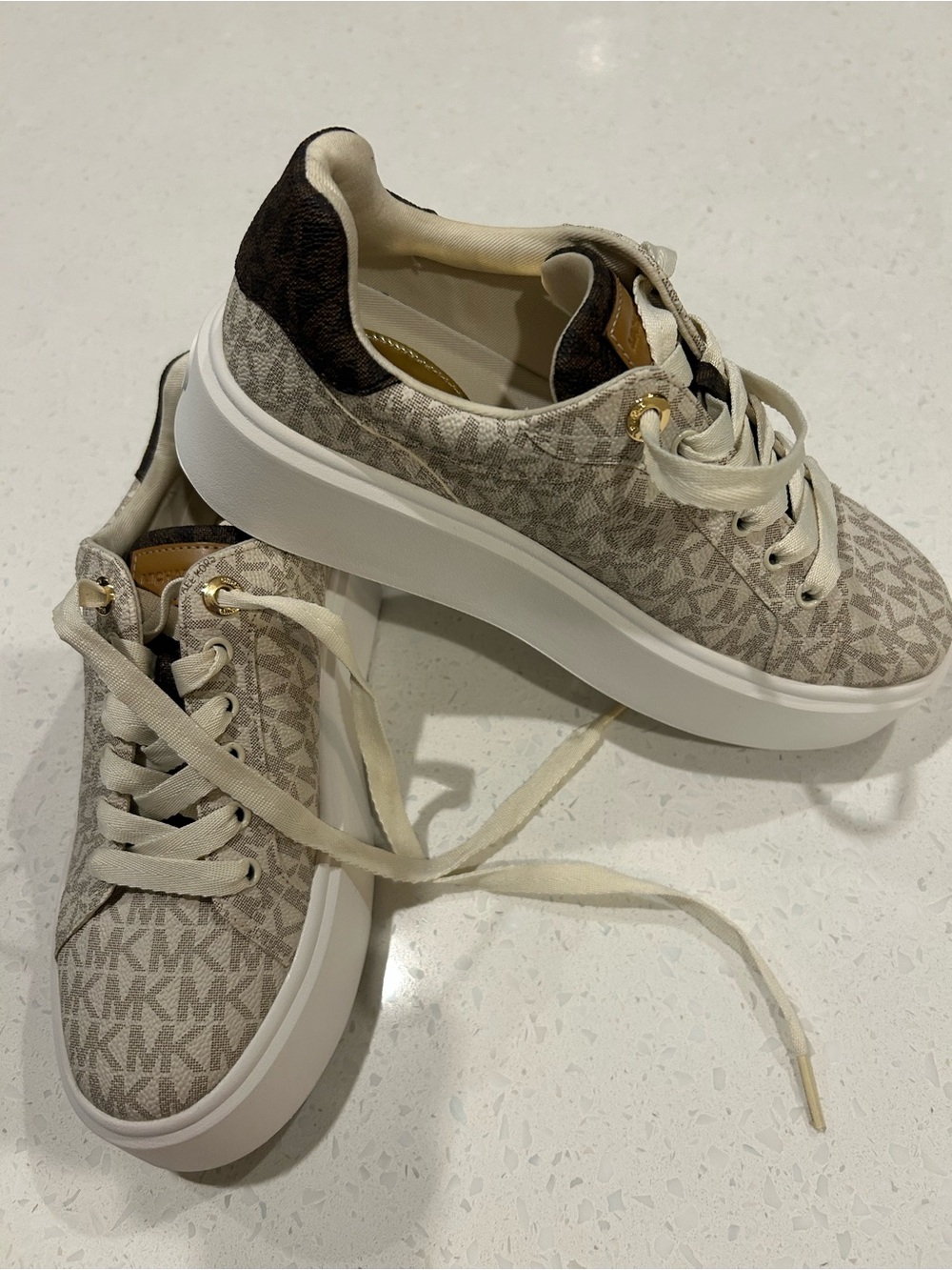 NWT has Michael Kors Signature Logo Beige Platform Sneakers